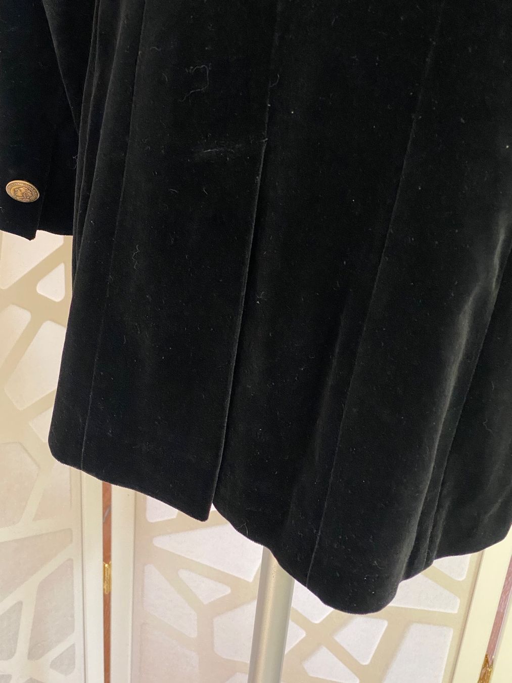 Jacken: Beautiful vintage black velvet jacket. M – Gebraucht aus Grund b. Gstaad von PlageNeigeplus 4