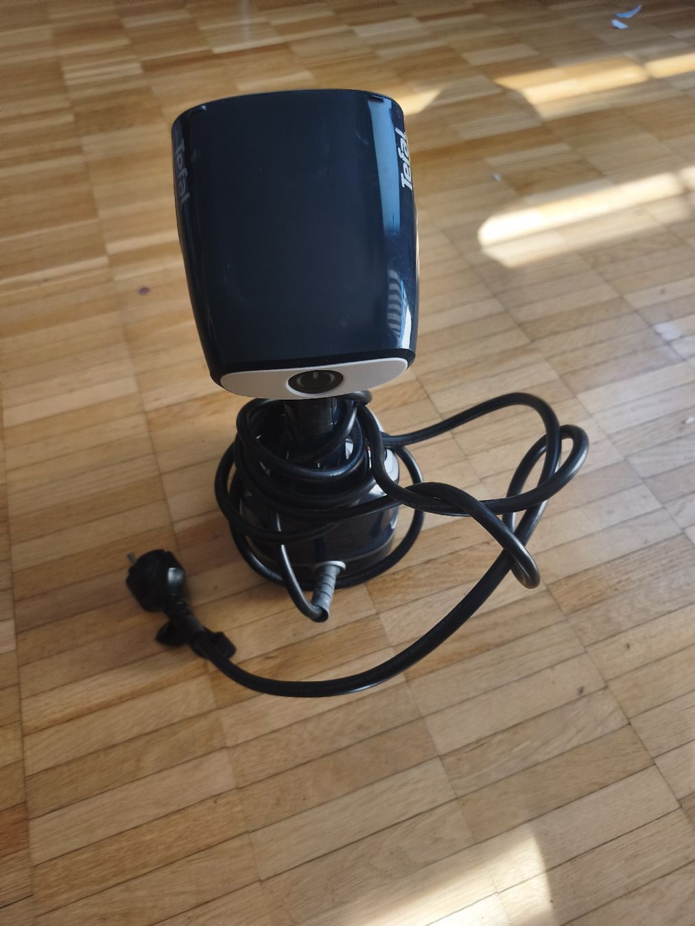 Nettoyeurs à vapeur: Tefal Access' Steam Handheld Dampfbürste / Kleiderdampfer   – D'occasion à Kilchberg ZH par eri_sw8s 3