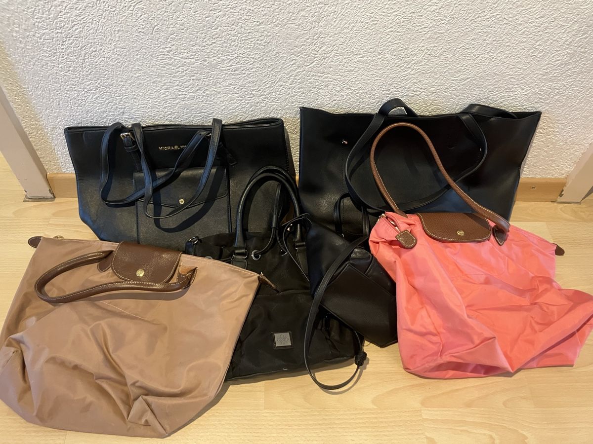 Taschen für Damen: Verschiedene Handtaschen Set  – Gebraucht aus Oberuzwil von Paga77