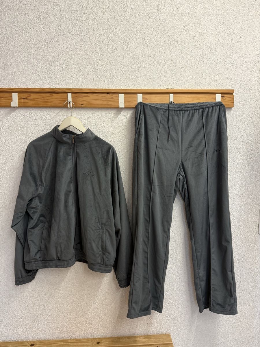 Lotti di vestiti: OLAKALA Tracksuit – Nuovo e nell'imballaggio originale da Biel/Bienne venduto da lichterhoh