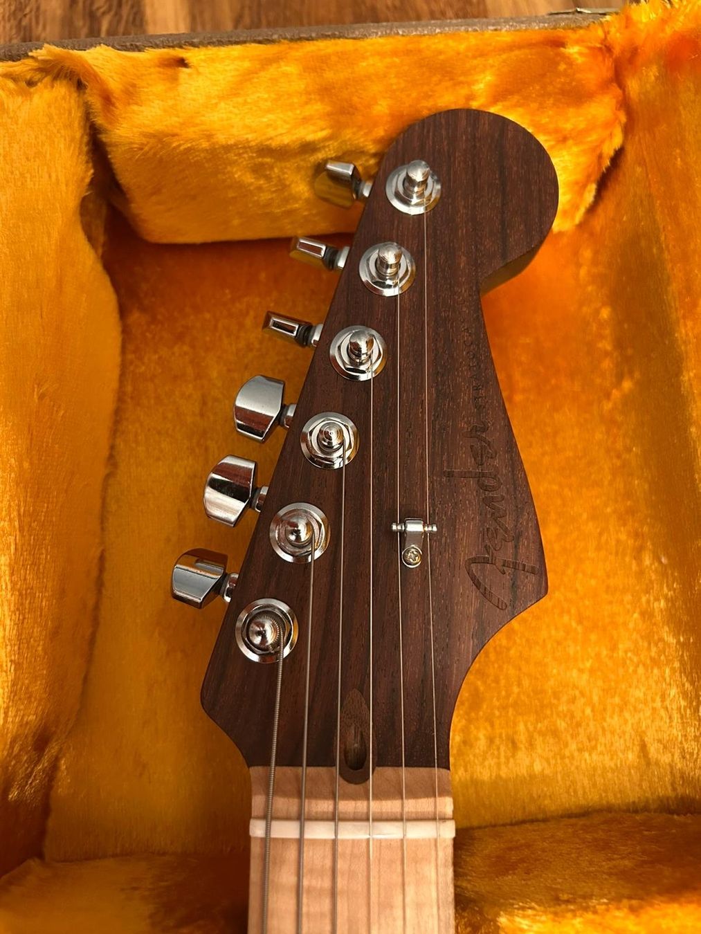Fender Strumenti musicali: Fender Rarities Flames Maple Top Stratocaster – Nuovo (secondo la descrizione) da Prez-vers-Noréaz venduto da sci_0002 1