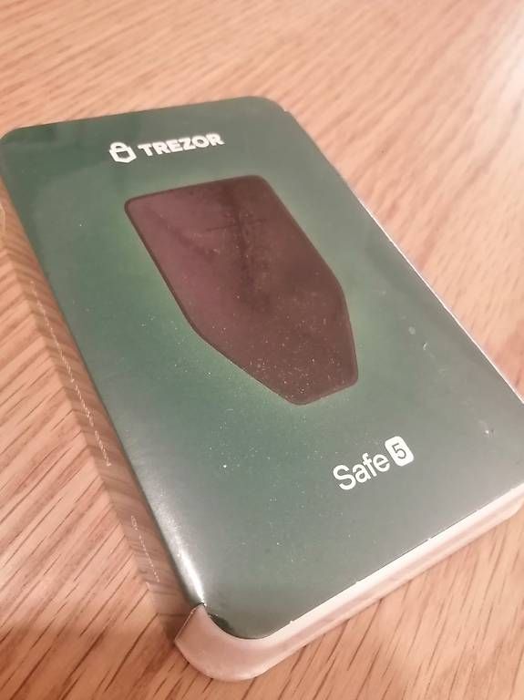 Brieftaschen: Vends wallet Trezor safe 5 neuf noir – Gebraucht aus Pully von lio_5wrh 4