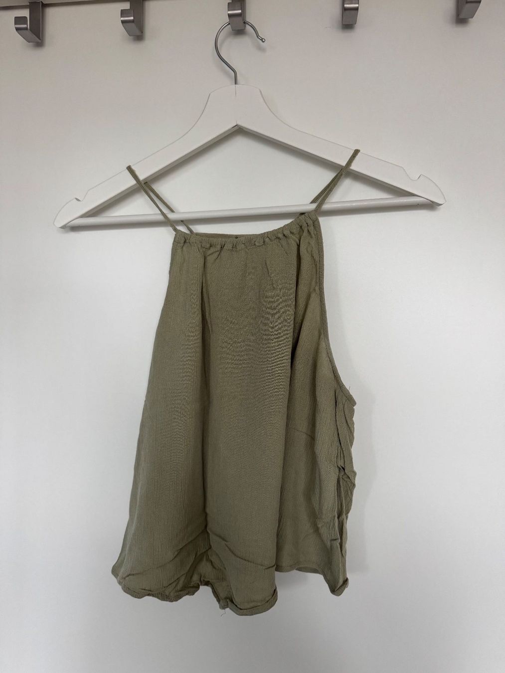 H&M Top: Grünes Neckholder-Top – Usato da Winterthur venduto da TL123