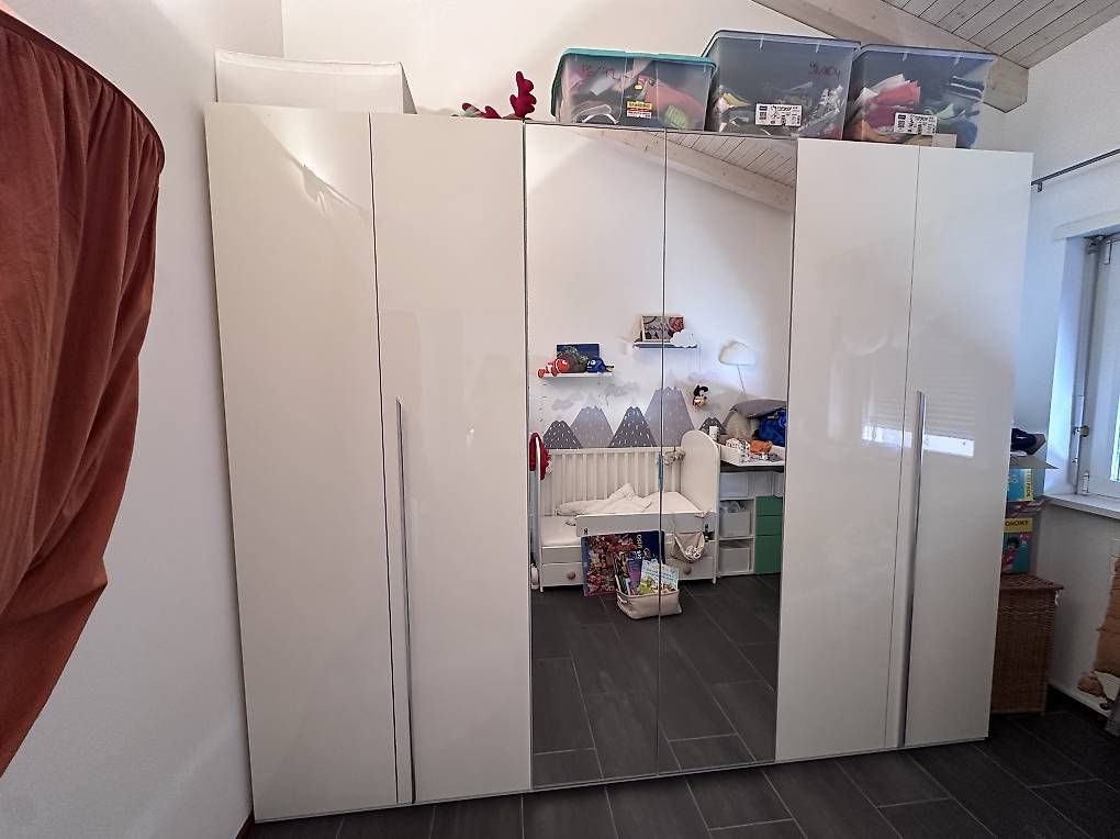 Armadietti a specchio: Vendo bell'armadio con specchio  – Usato da Pregassona venduto da penny_lane_12