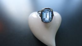Silberring mit Aquamarin im Trapezschliff (Zuchtkristall)