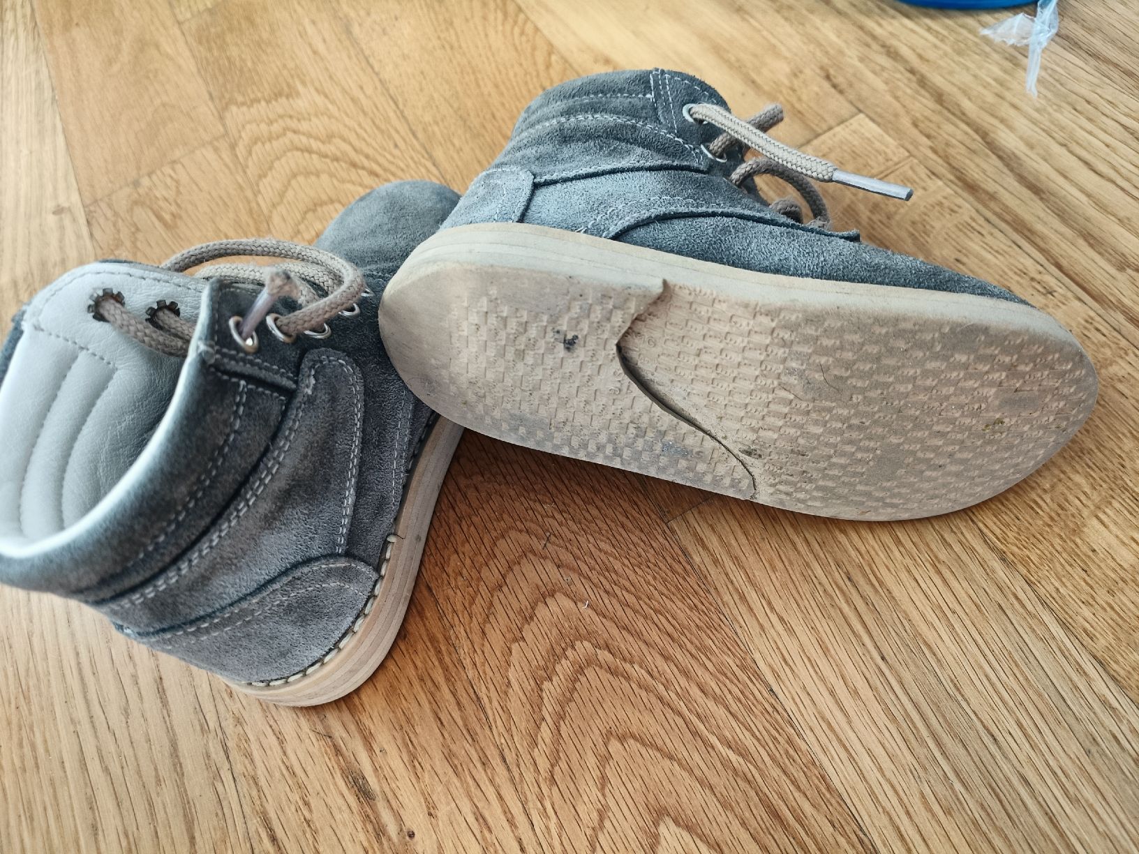 Scarpe per ragazzi: Kinder Schuhe 25 – Usato da Muri AG venduto da Mupuputs 1