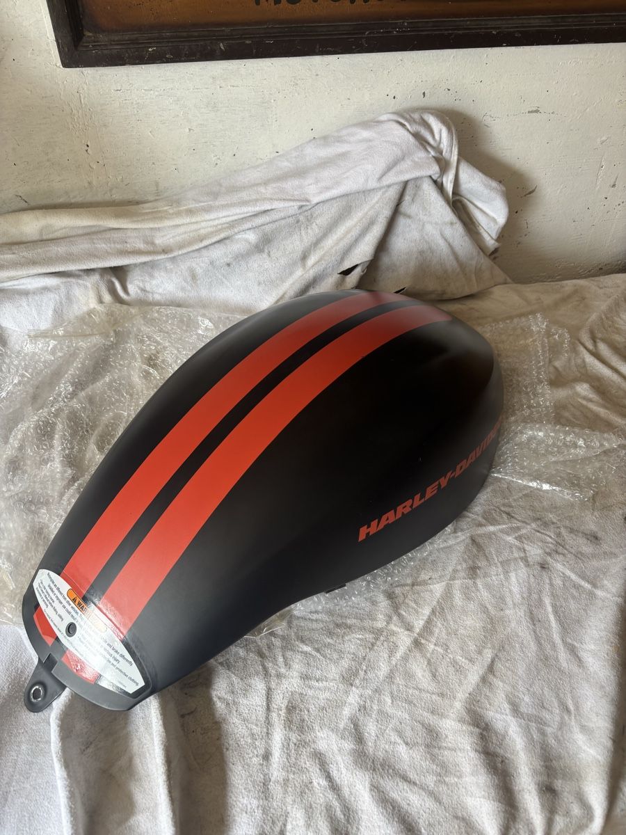 Harley-Davidson Alle Motorradersatzteile: Harley Davidson Airboxcover V-Rod – Gebraucht aus Schötz von Harley35 1