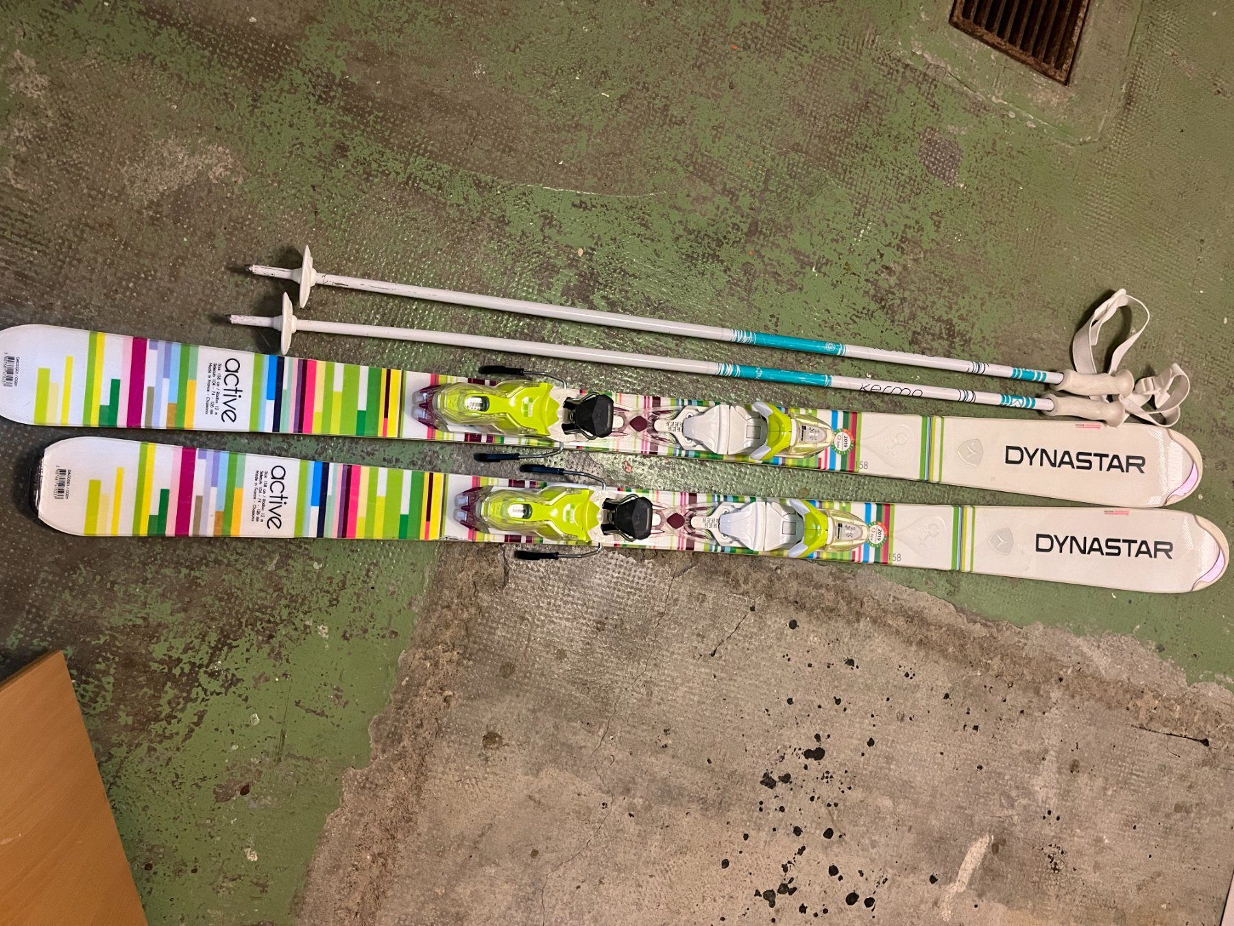 Dynastar Sci: Ski dynastar 158 avec bâtons – Usato da Penthalaz venduto da pponti