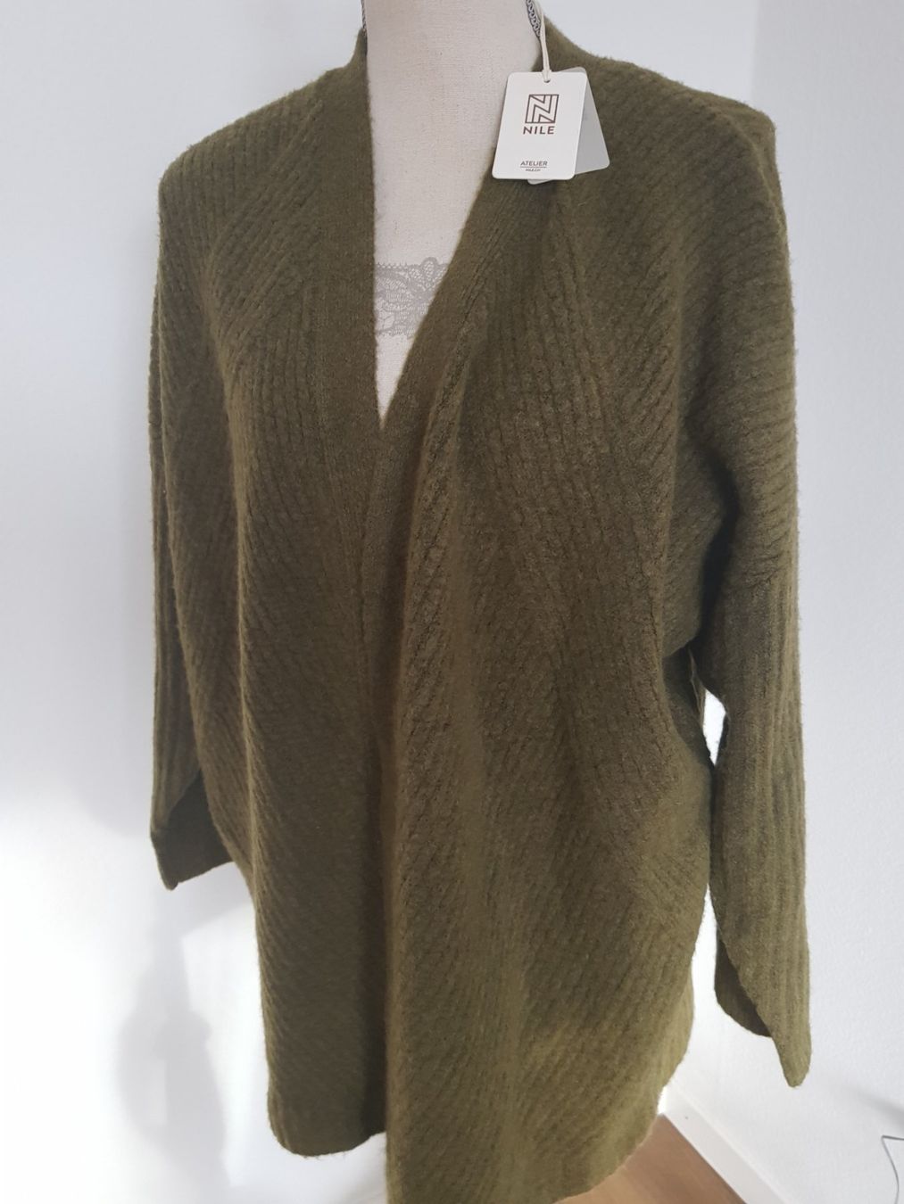 Nile Giacche: NILE.  Strickjacke.  Neu – Usato da Wetzikon ZH venduto da med_2y76