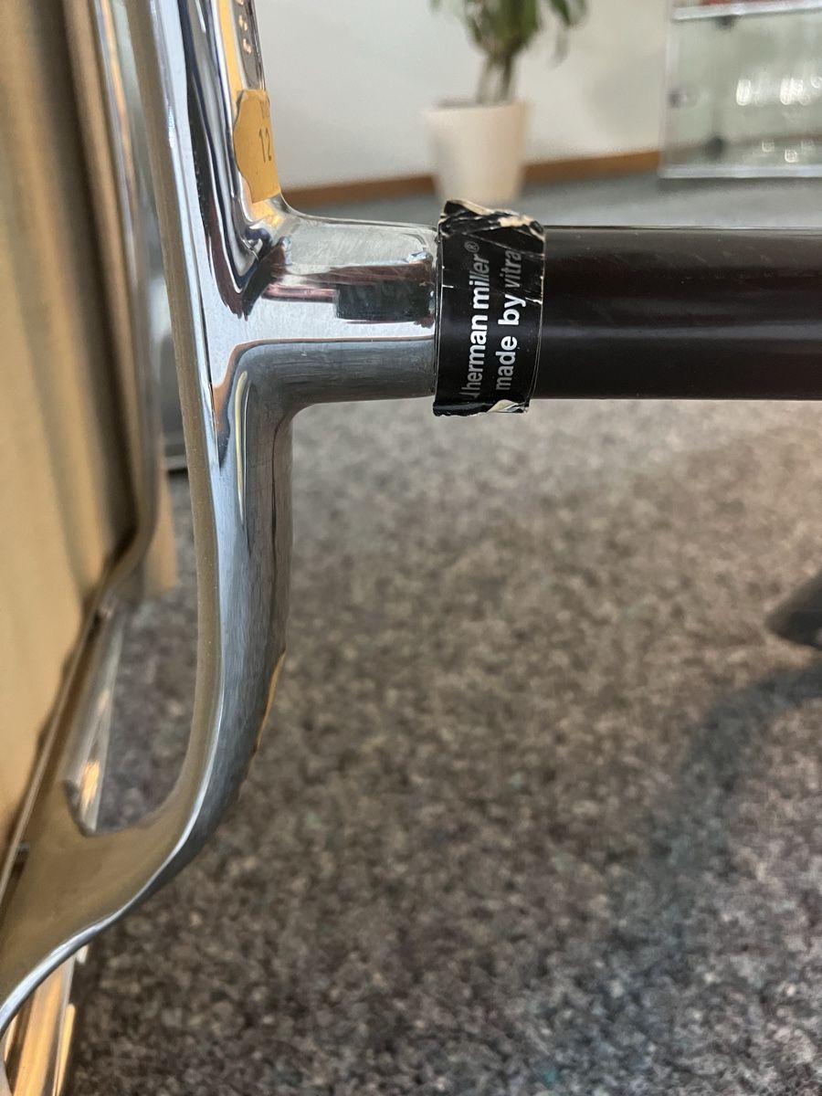 Vitra Sedie: Vitra EA 107 // 4 Stühle – Usato da Oberrieden venduto da wisnight 9