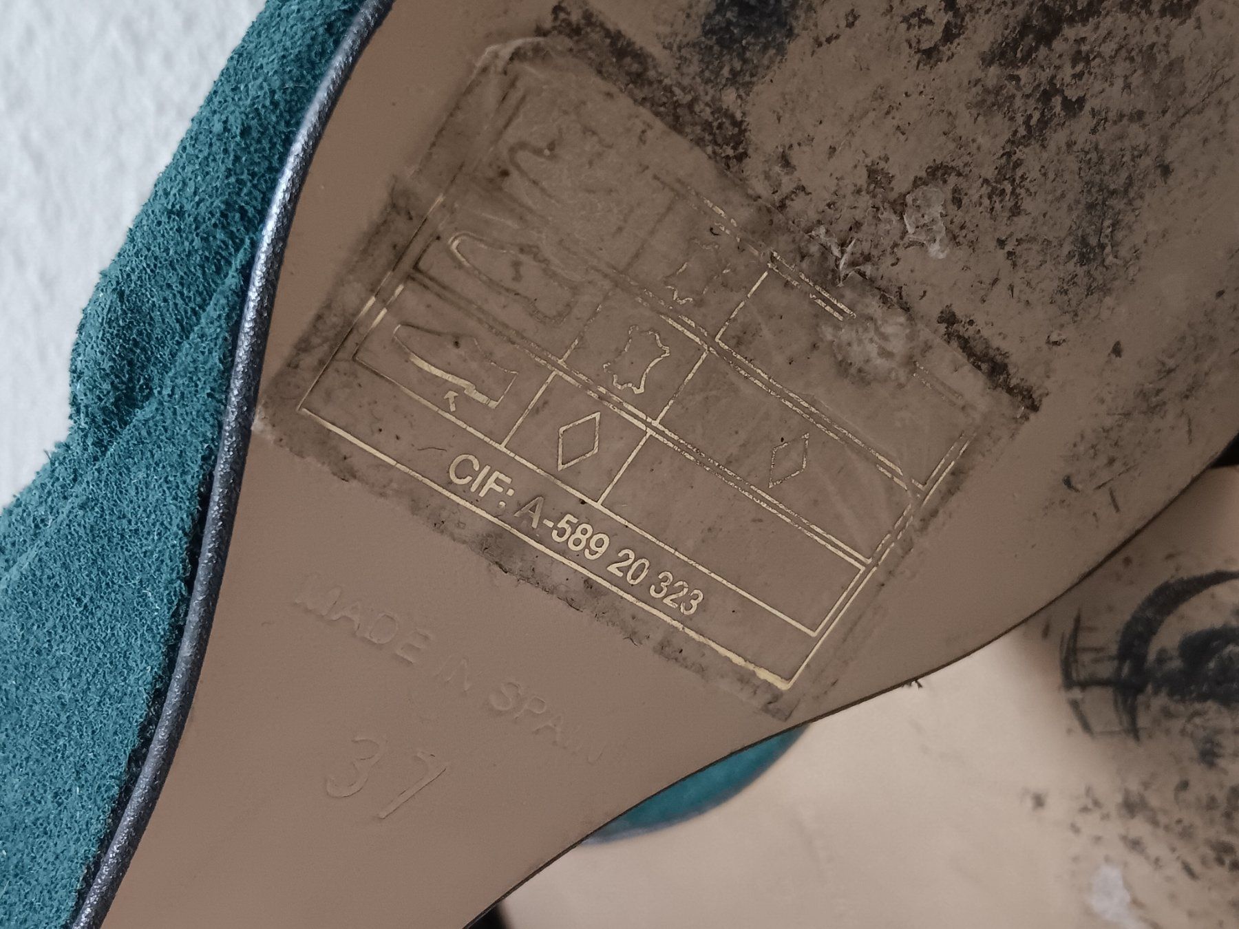 Scarpe da donna: LA BOUTIQUE Chaussures / Schuhe pointure / Nummer 37 – Usato da Cossonay-ville venduto da Super-Price-Quality 9