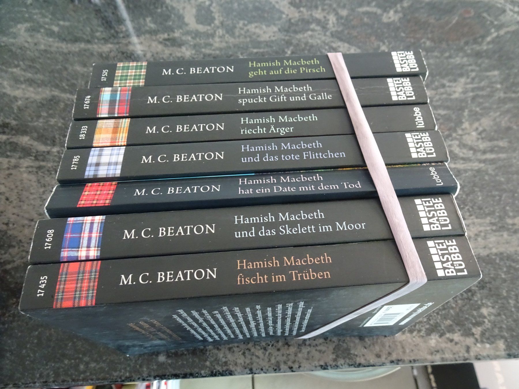 Libri: 7x  M.C. Beaton Hamish Macbeth Krimis MA – Usato da Zürich venduto da Roulet 9