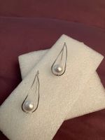 Elegante silberfarbene Hängeohrringe mit Imitationsperle,neu