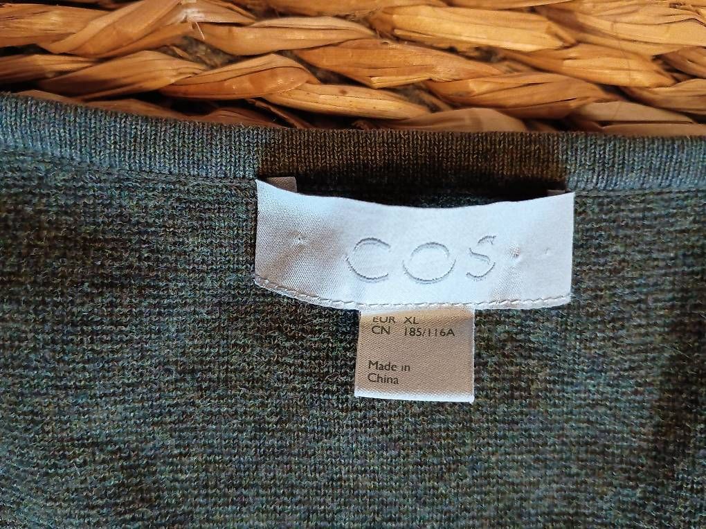Cos Maglioni & Felpe: Dunkelgüner Pulli von Cos – Usato da Zürich venduto da Melianea 1