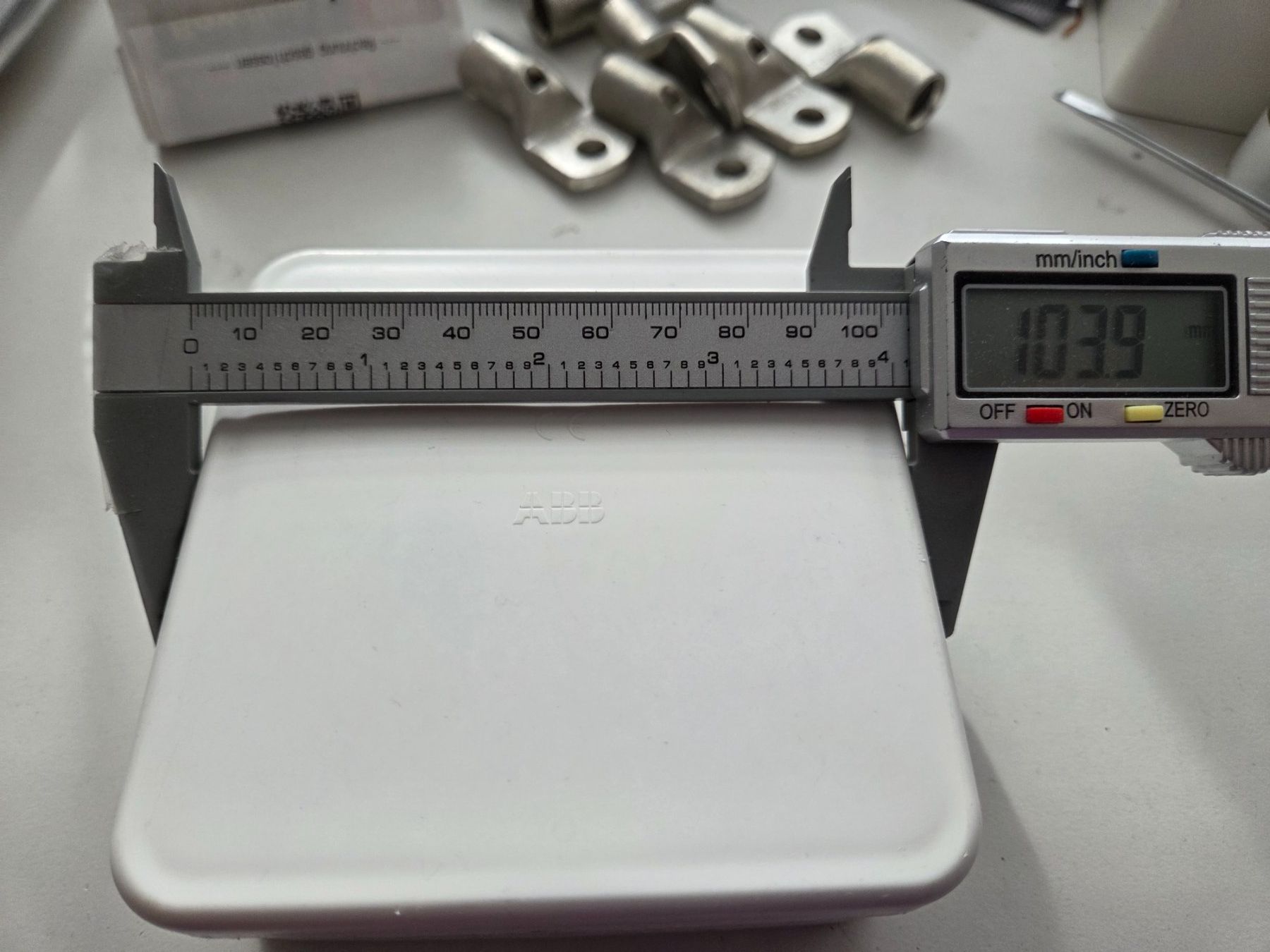 Alimentazione elettrica: ABB, Abzweigdose 80 x 80 x 40 – Usato da Zürich venduto da eymen20 2