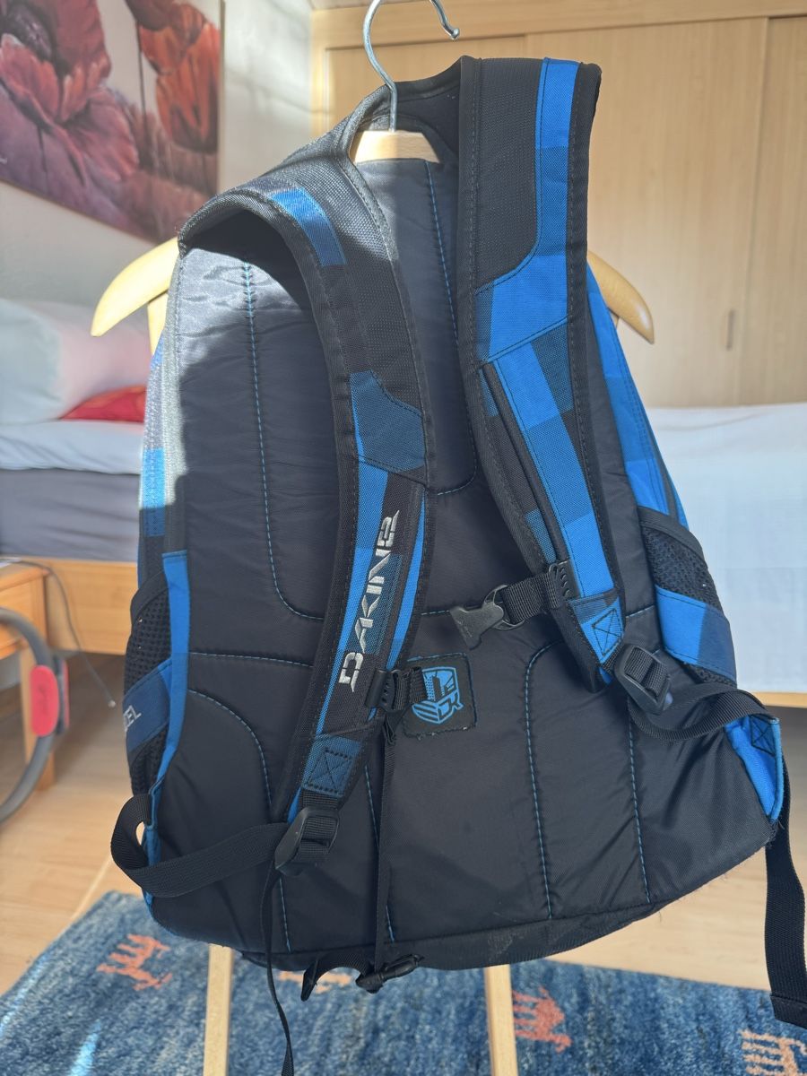 Dakine Rucksäcke: Dakine Rucksack / Schulsack kaum Gebraucht – Gebraucht aus Trélex von stripedthrift 3