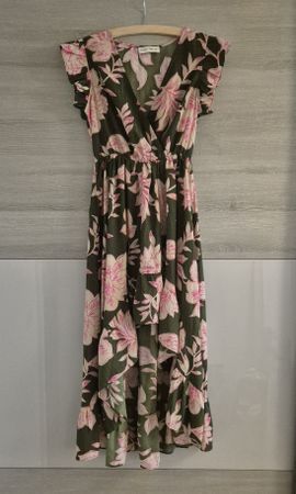 Robe longue kaki et rose "In April 1986"