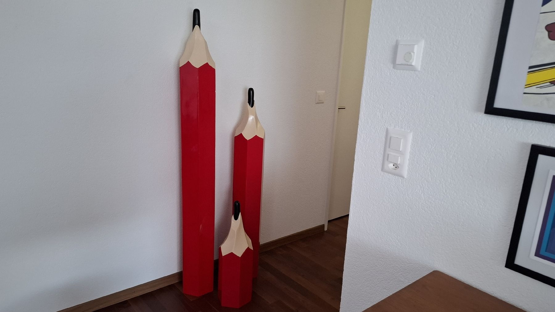 Tutte le decorazioni: Grosse Hochglanz Deko Bleistifte Dekoobjekte – Usato da Winterthur venduto da lodidodi