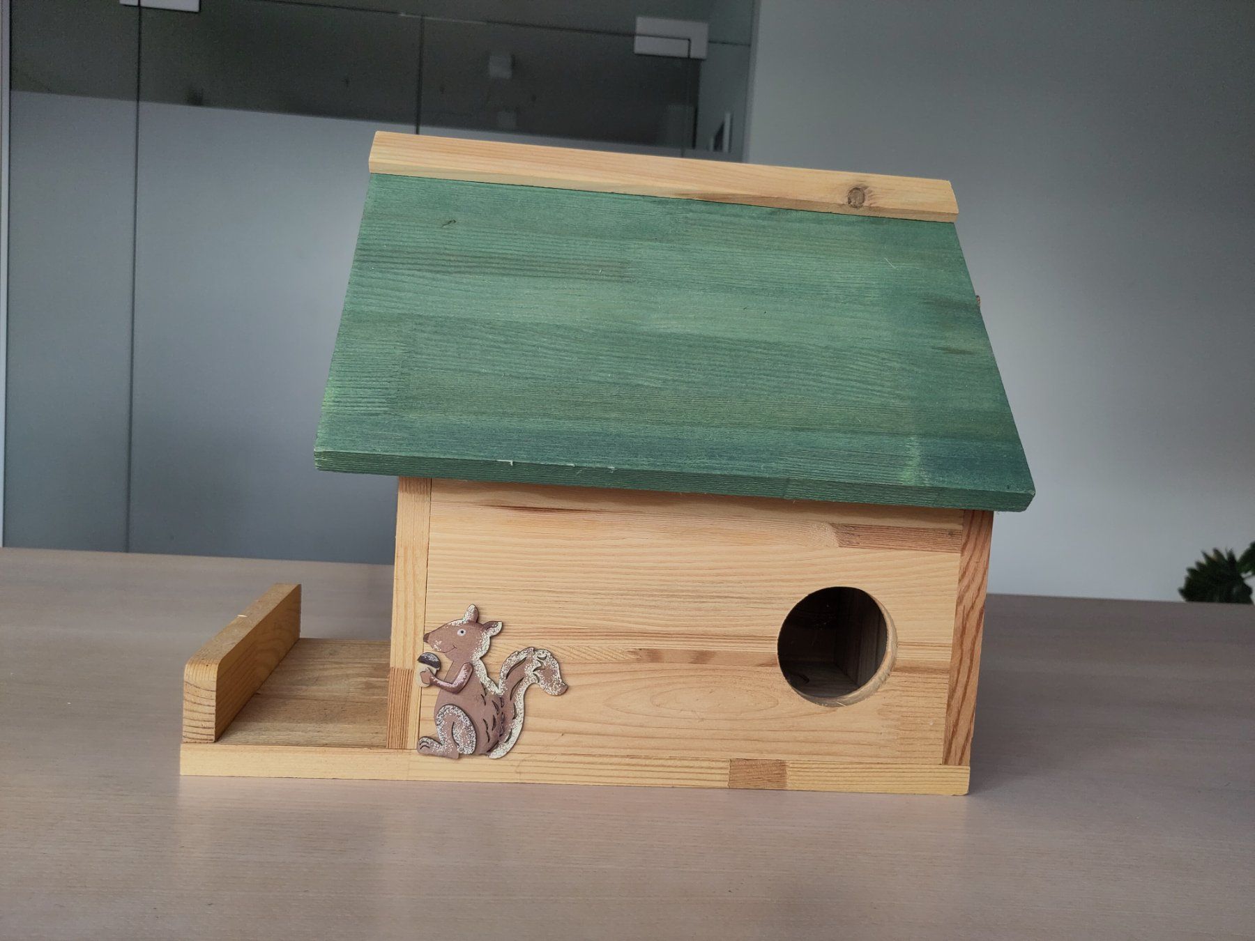 Vogelhäuser: Schönes Holzhäuschen für Eichhörnchen oder Vögel im Winter – Neu (gemäss Beschreibung) aus Vaduz von vogt-mettler 1