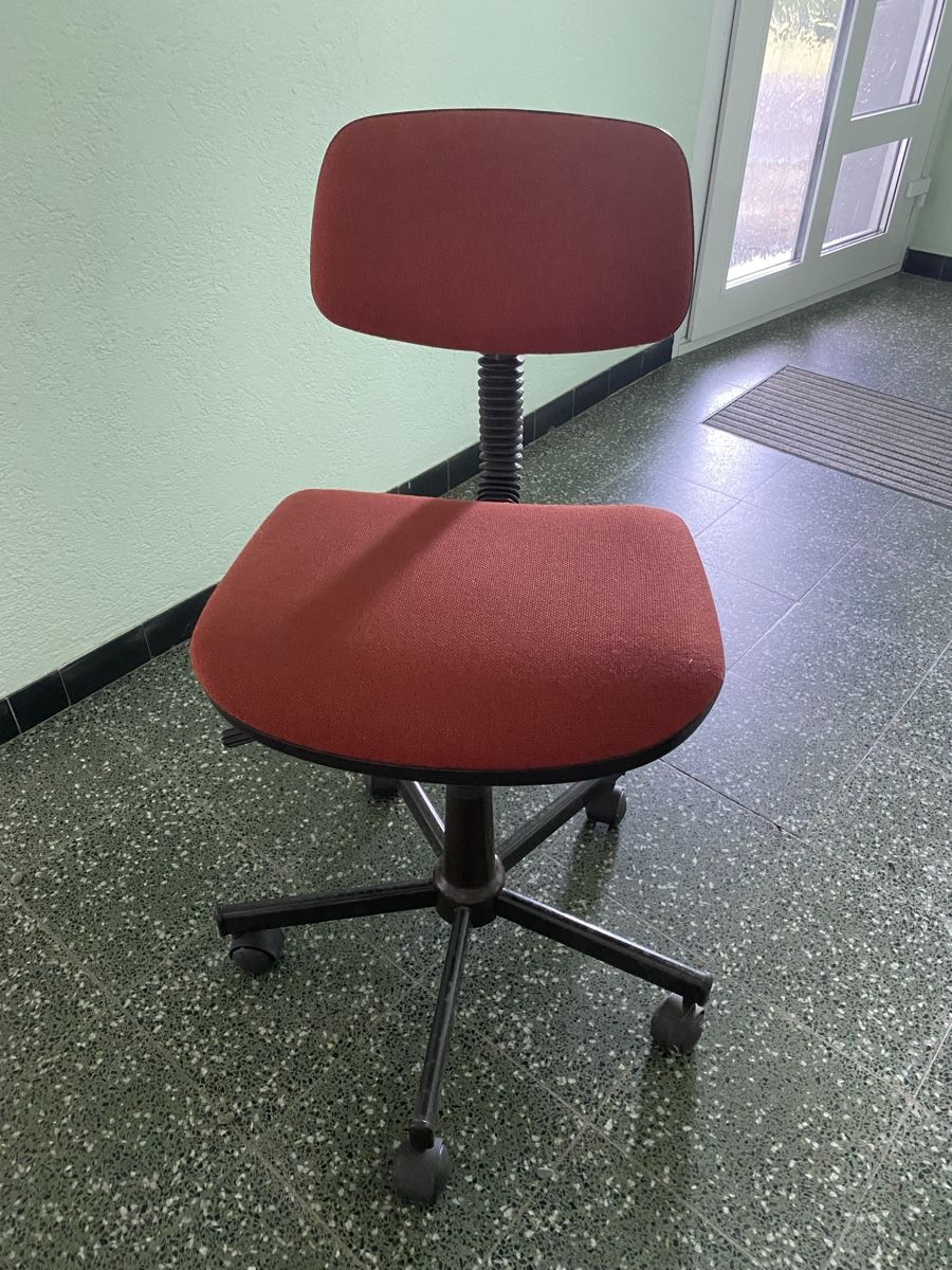 Stühle: Bürostuhl höhenverstellbar – Gebraucht aus Zürich von Sediba
