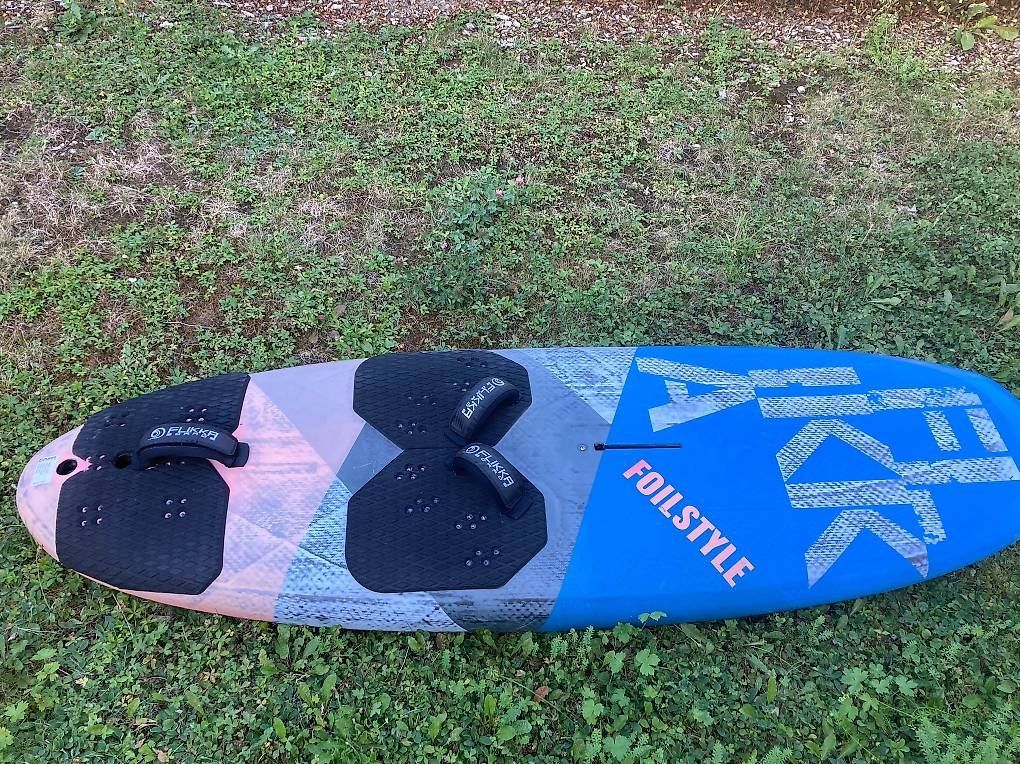 Tavole da surf e di nuoto: Flikka Freestyle Board 100l, Foil-ready – Usato da Zürich venduto da Wibbi