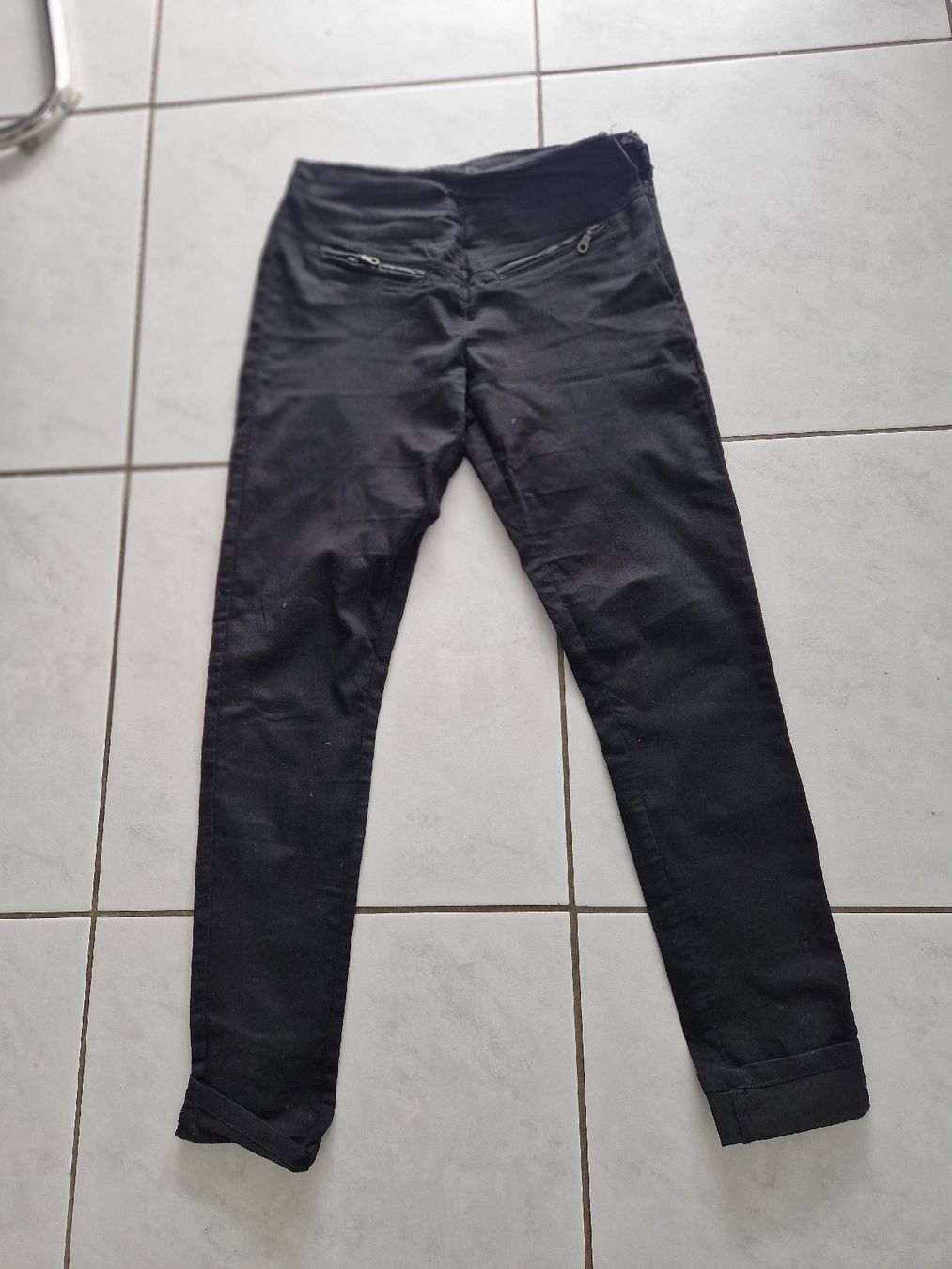 Pantaloni: Amisu Pants Black Slim Fit  – Usato da Bassersdorf venduto da DonSolo 1