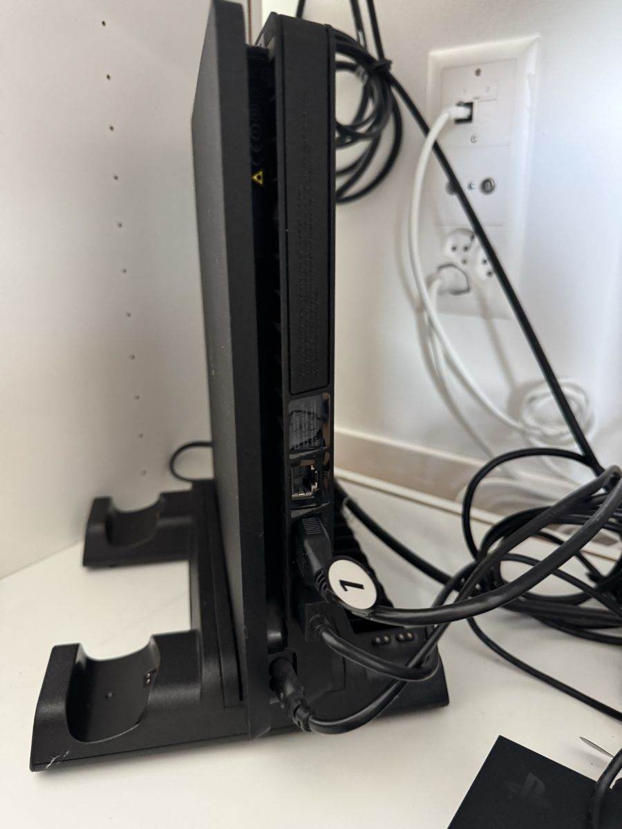 Sony Console: PlayStation 4 Slim 1TB Complete VR Bundle | 2 DualShock | 4  – Usato da Zürich venduto da Keller110 6
