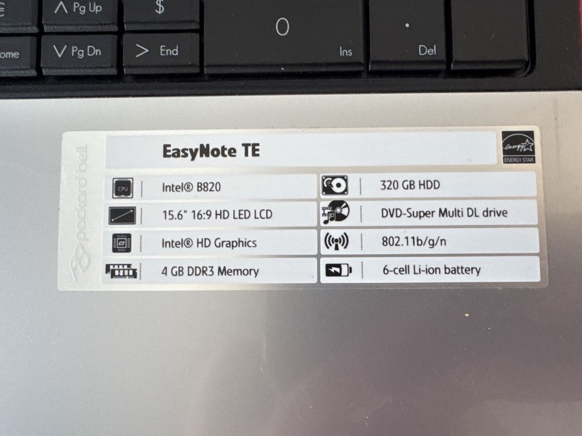 Portables: Packard Bell Notebook mit Zubehör – D'occasion à Horgen par CS75 6