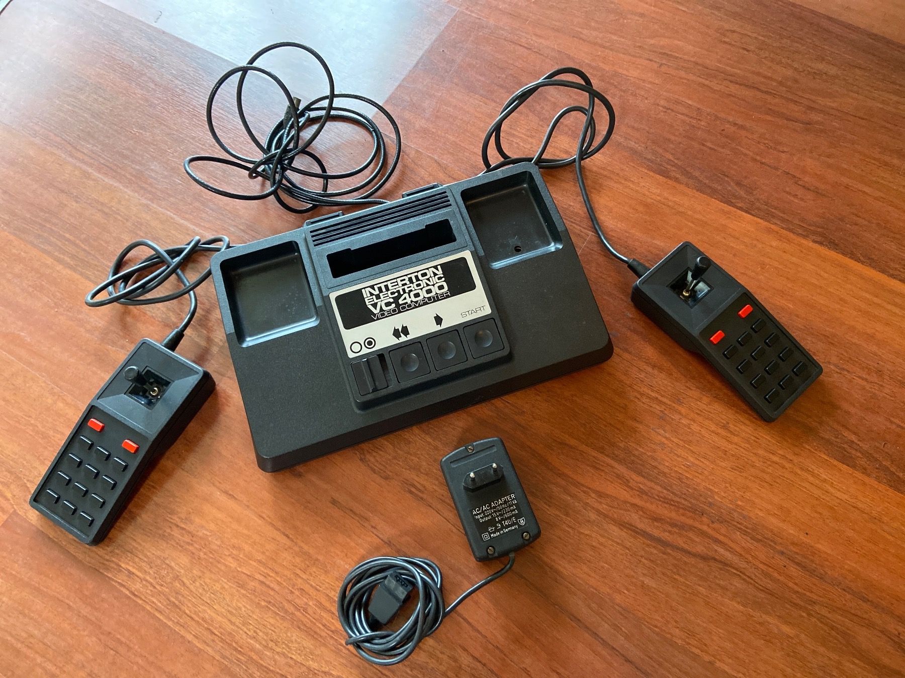 Konsolen: Interton Electronic VC 4000 Video Computer - Retro-Konsole – Defekt aus Frauenfeld von  1