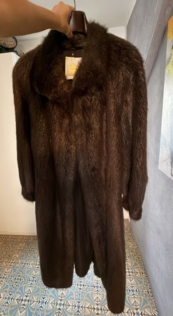 kanadischer Wolfs Pelz dunkel braun