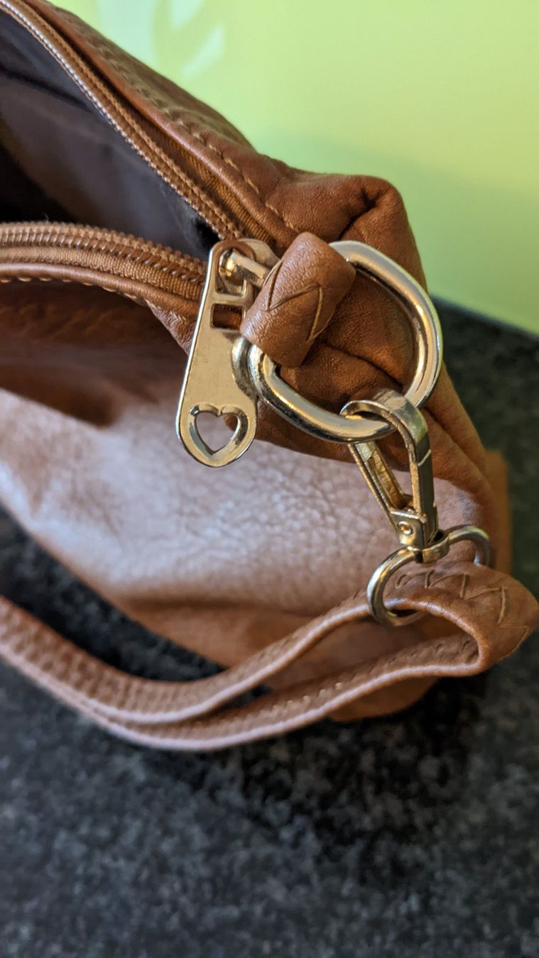 Sacs femmes: Schultertasche braun lederimitat – D'occasion à Sutz par Rawypp 1