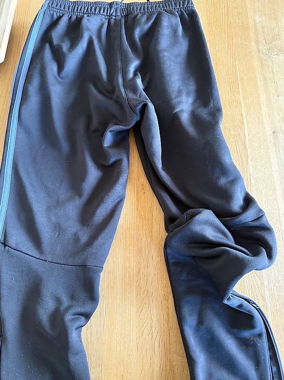 Adidas Pantaloni: Training Adidas nero taglia XS – Usato da Novazzano venduto da sol_vk8x 2