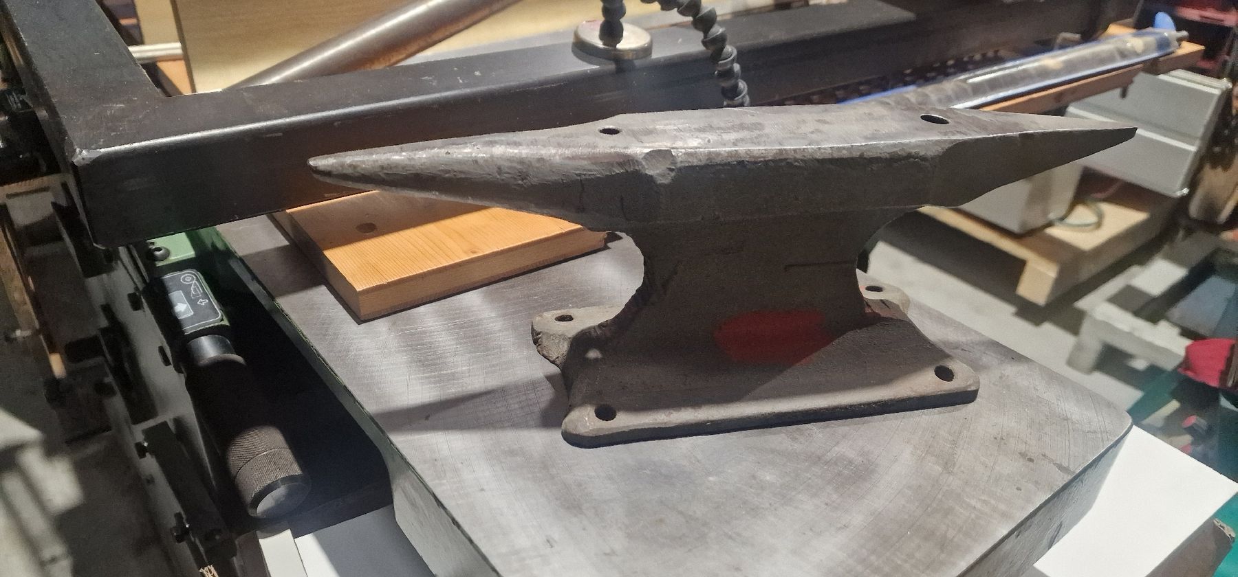 Werkzeuge: Amboss klein ab 1.00 Fr – Gebraucht aus Emmenbrücke von inf_l8yf 2