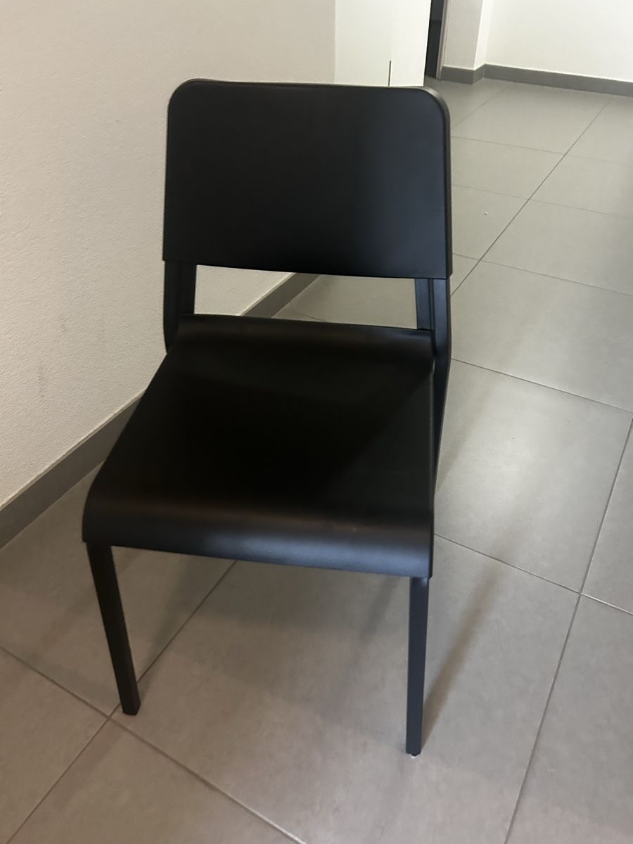 Ikea Sedie: 4 chaises noires  – Nuovo (secondo la descrizione) da Epalinges venduto da sha_kp6v 1