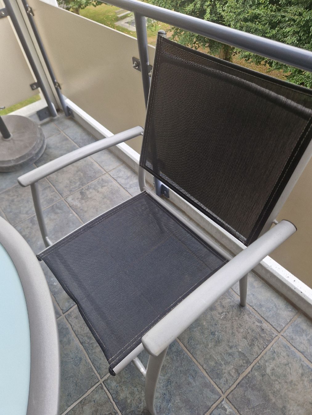 Tische: Glas-Alu Gartentisch und 3 Stühle – Gebraucht aus Baar von chorche03 1