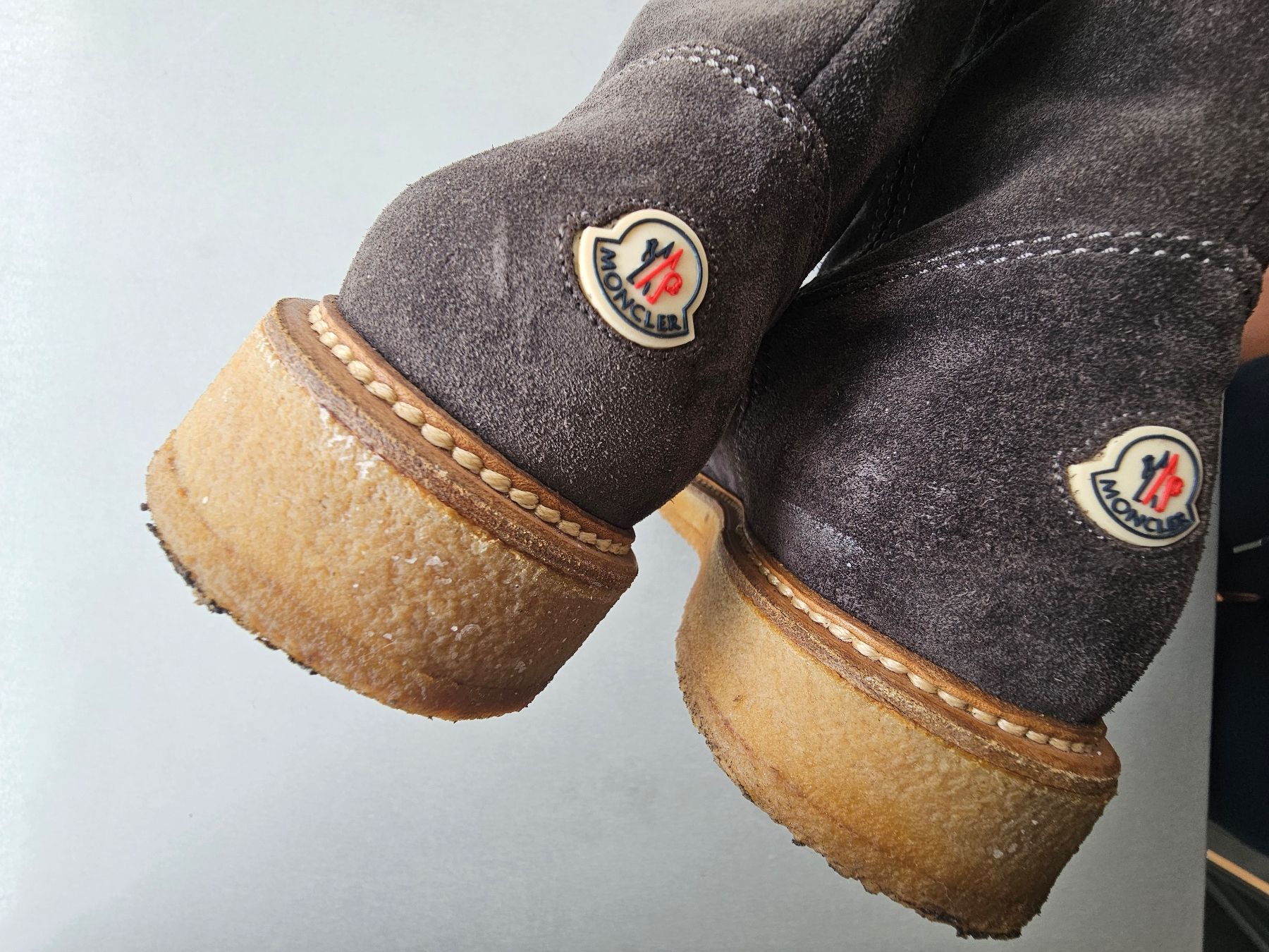Moncler Scarpe da donna: Botte hiver daim et duvet – Usato da Château-d'Oex venduto da bla_b6mv 3