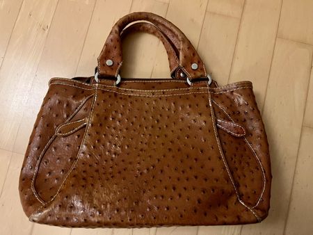Braune Handtasche mit Straussenleder-Optik