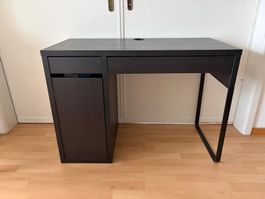 Schwarze Schreibtisch zu verkaufen
