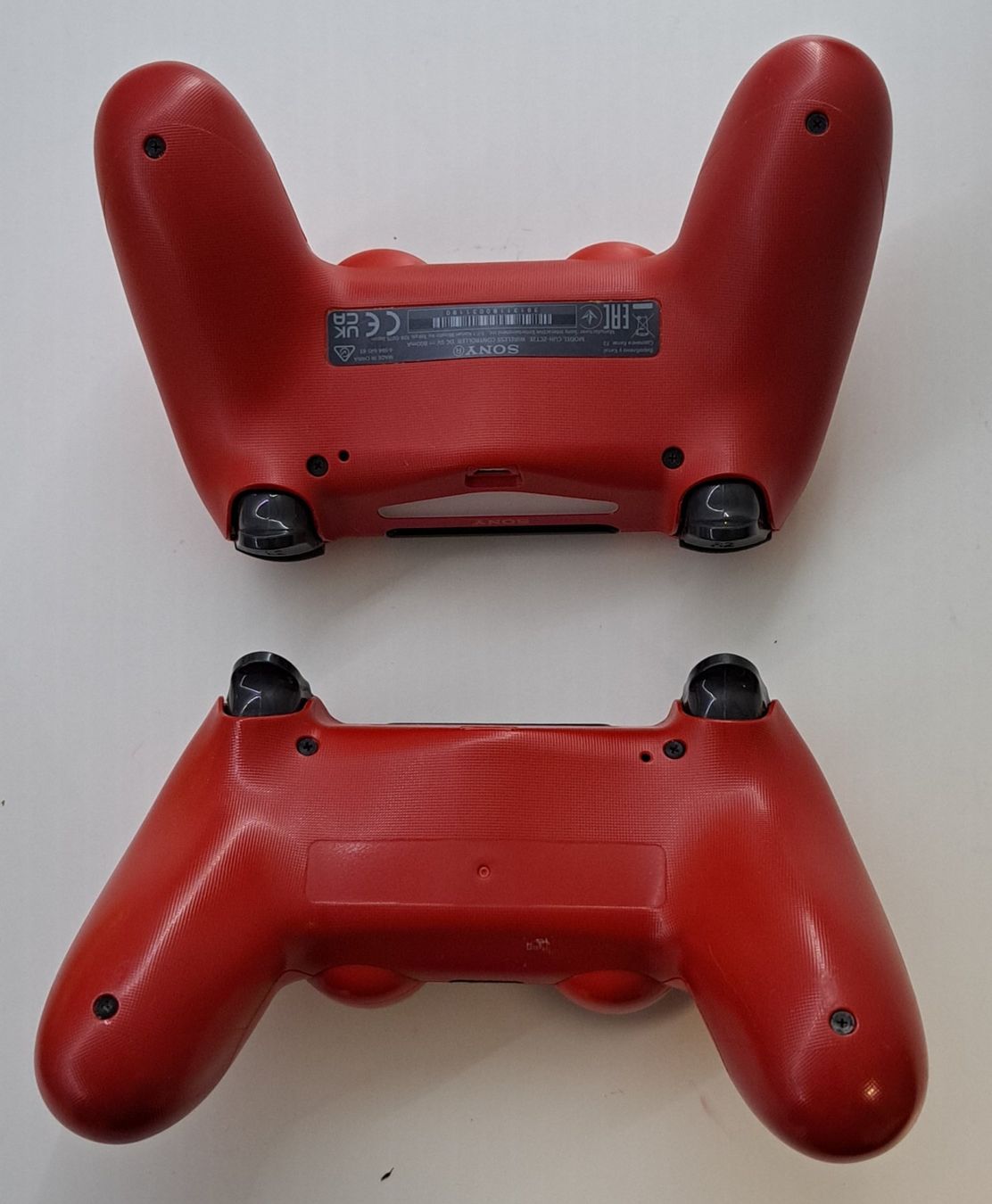 Sony Controller: Ps4 Controller Original SONY 2 Stück Farbe Rot – Usato da Biel/Bienne venduto da Sasha4u 3
