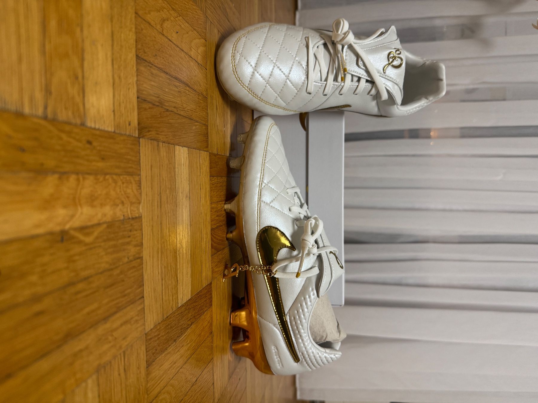 Nike Scarpe da uomo: Nike Tiempo Legend R10 SE – Nuovo e nell'imballaggio originale da Zürich venduto da arm_p528