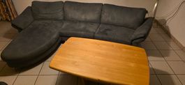 Sofa mit Salontisch