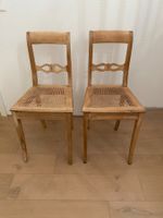 2 Holzstühle mit Geflecht