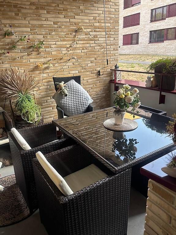 Set di tavolo e panche: Balkon Set Tisch mit Stühle – Usato da Reinach BL venduto da aem_k9sf 2