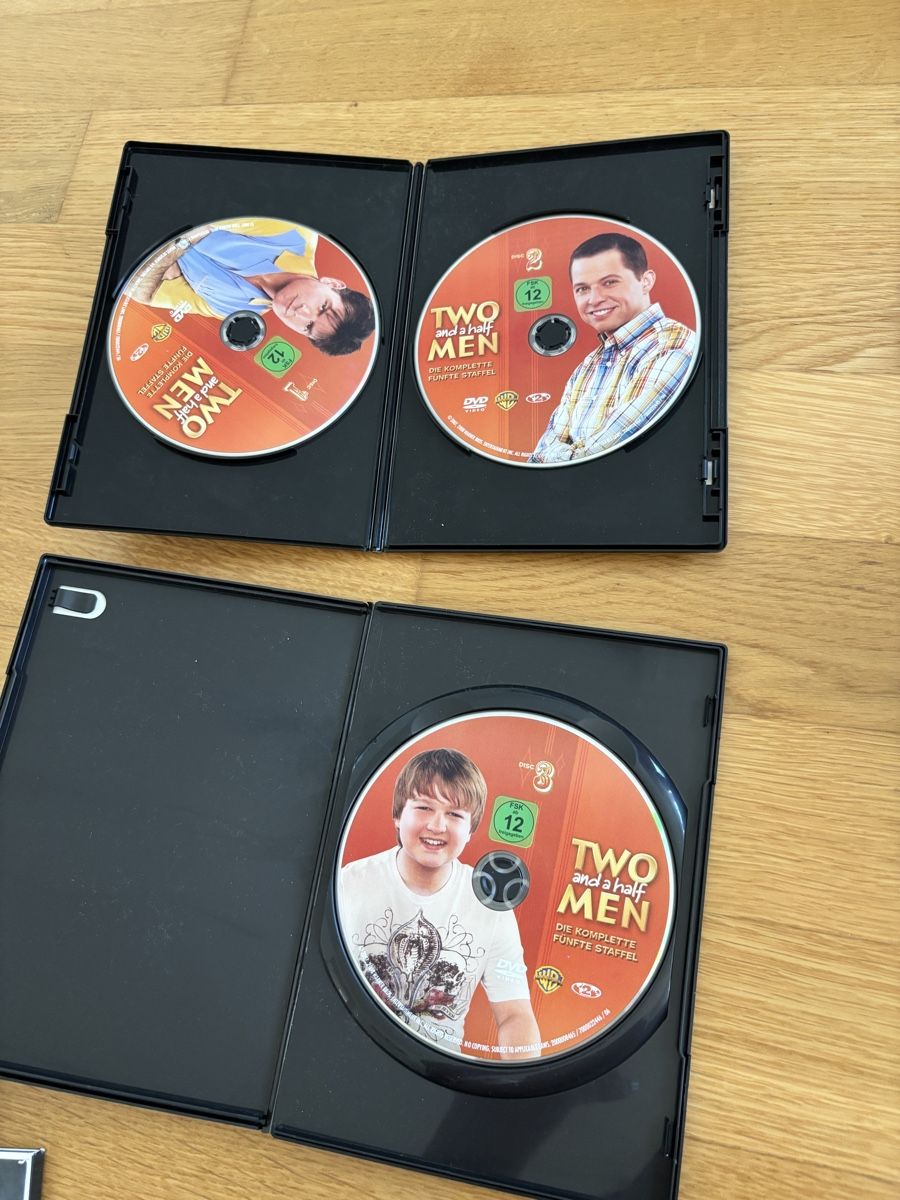Tutti i DVDs: Two and a half men 5. Staffel – Usato da Oetwil an der Limmat venduto da Anina_Mercedes 1