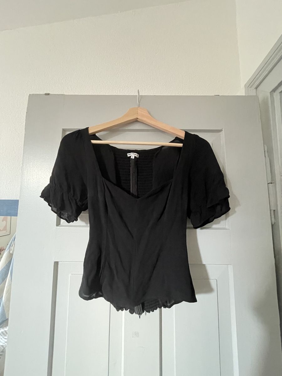 Reformation Camicette: Reformation schwarzes Top – Nuovo (secondo la descrizione) da Zürich venduto da M500ZH