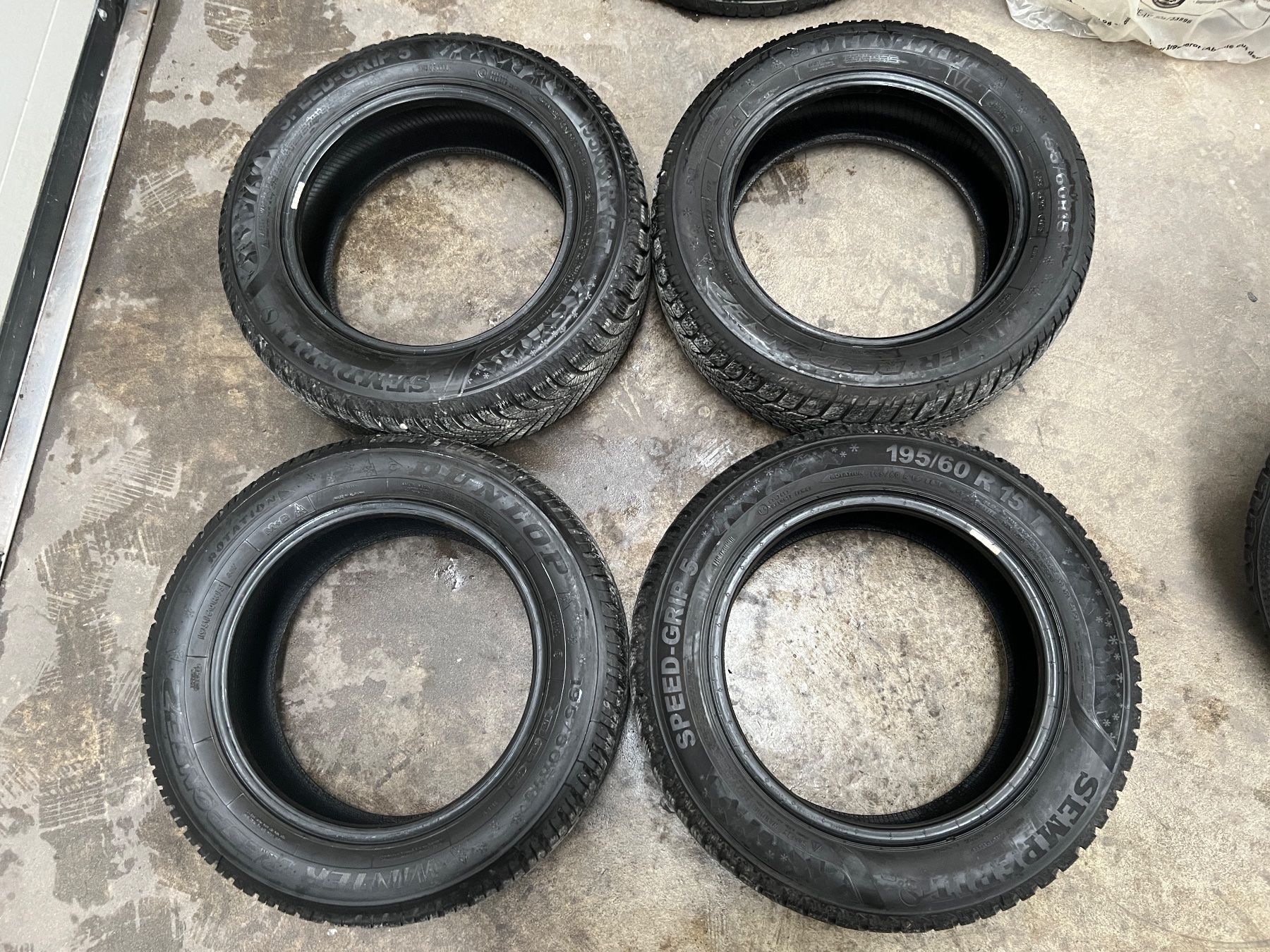 Dunlop Pneumatici & Ruote complete: Winterreifen 195/60/R15 88T M+S – Usato da Feuerthalen venduto da ItsKruusty