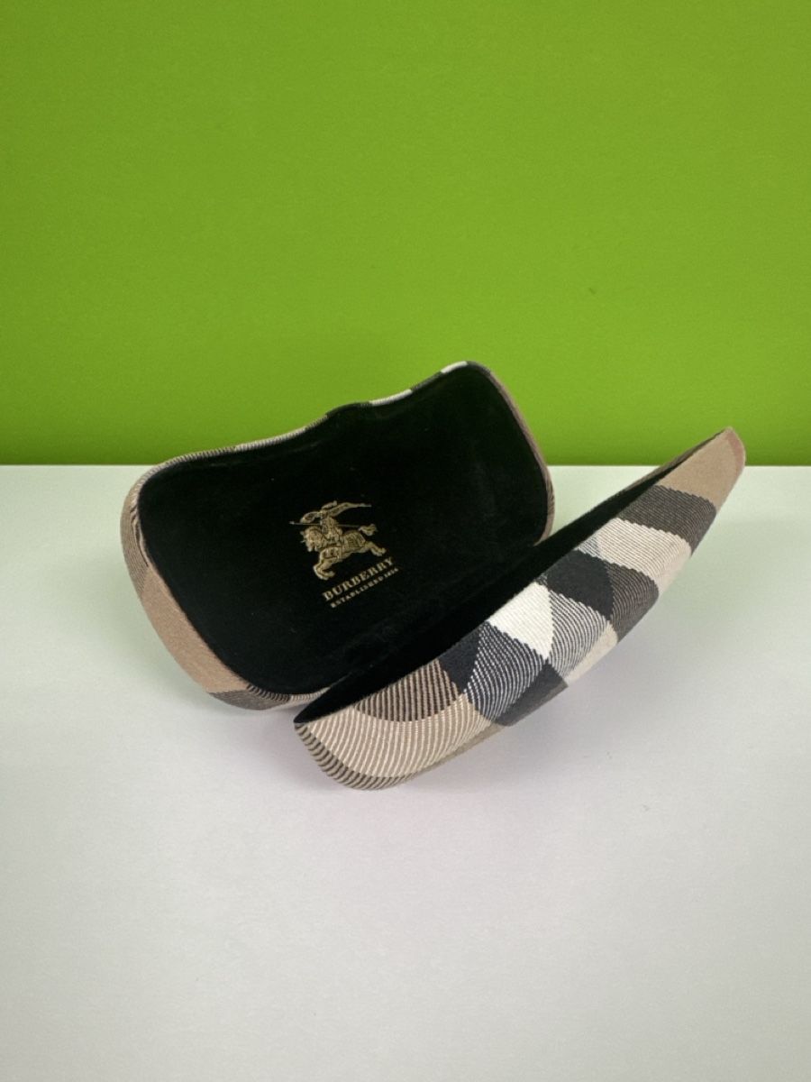 Burberry Altro in  Abbigliamento & Accessori: Custodia occhiali Burberry – Usato da Robasacco venduto da ydna__ 1