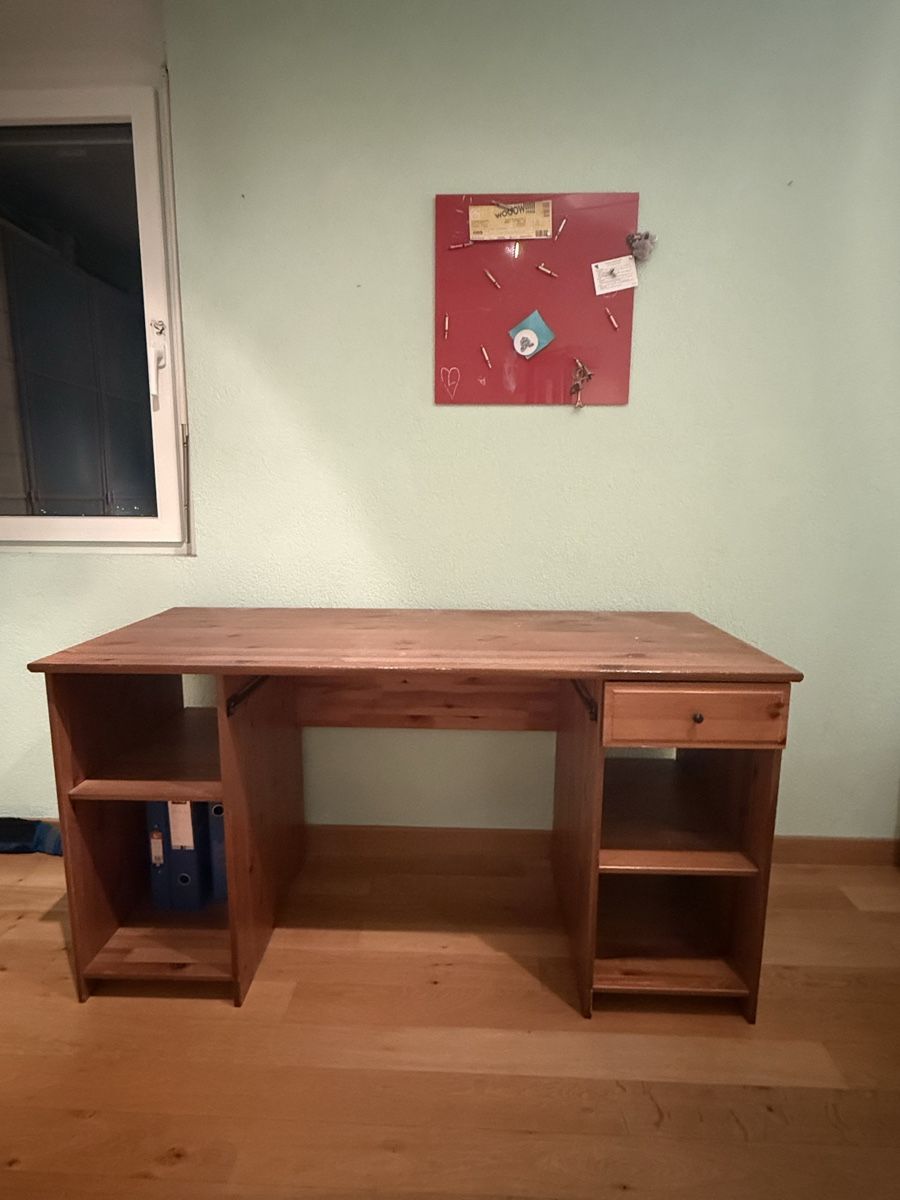 Scrivanie: Gebrauchter, rustikaler Pult/Schreibtisch aus Holz – Usato da Liestal venduto da yvesxd