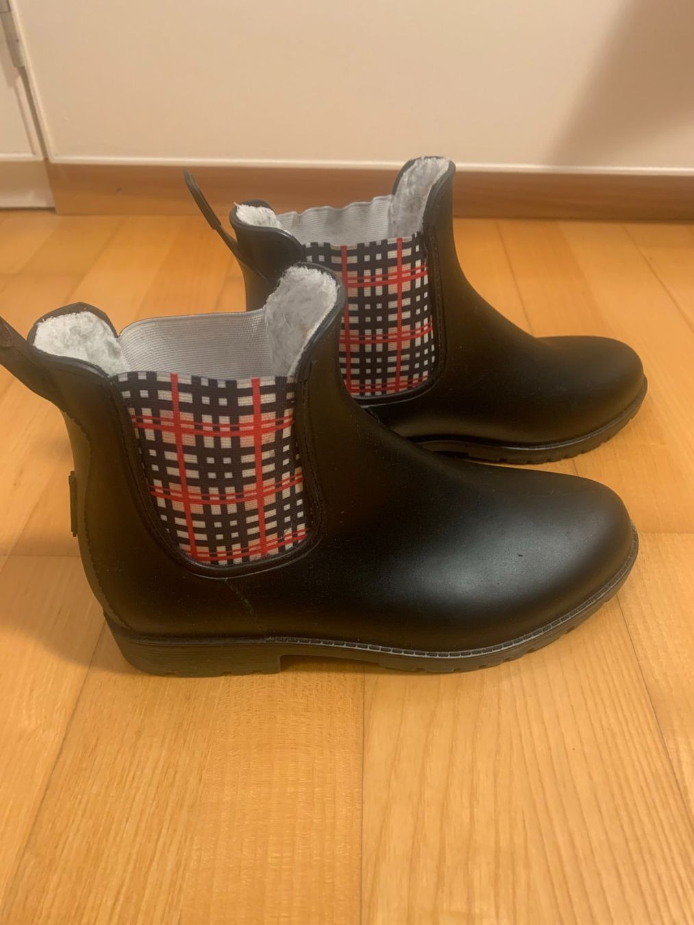 Scarpe da donna: Wasserfeste Stiefeletten – Usato da Zürich venduto da lazzariv 2
