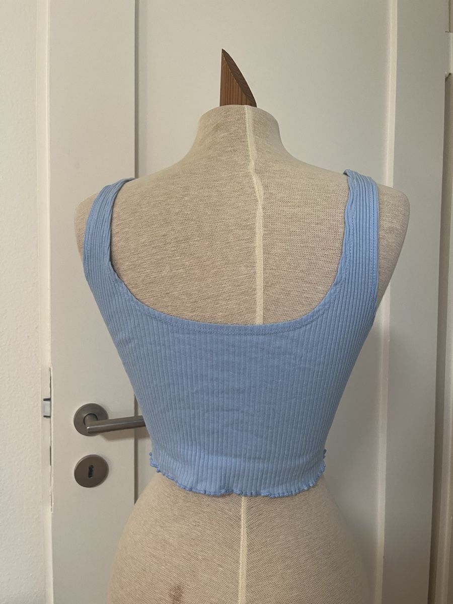 Top: Süsses, hellblaues crop Top mit Kirschen, Grösse S – Usato da Zürich venduto da Mrstm4 1